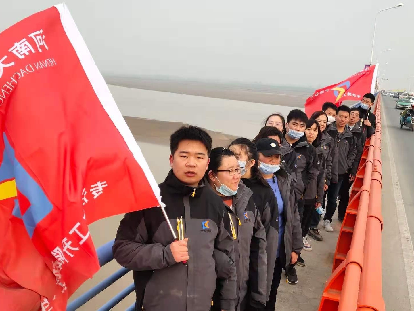 一場(chǎng)50公里徒步，一群永不言敗的人：有一種感動(dòng)叫堅(jiān)持！