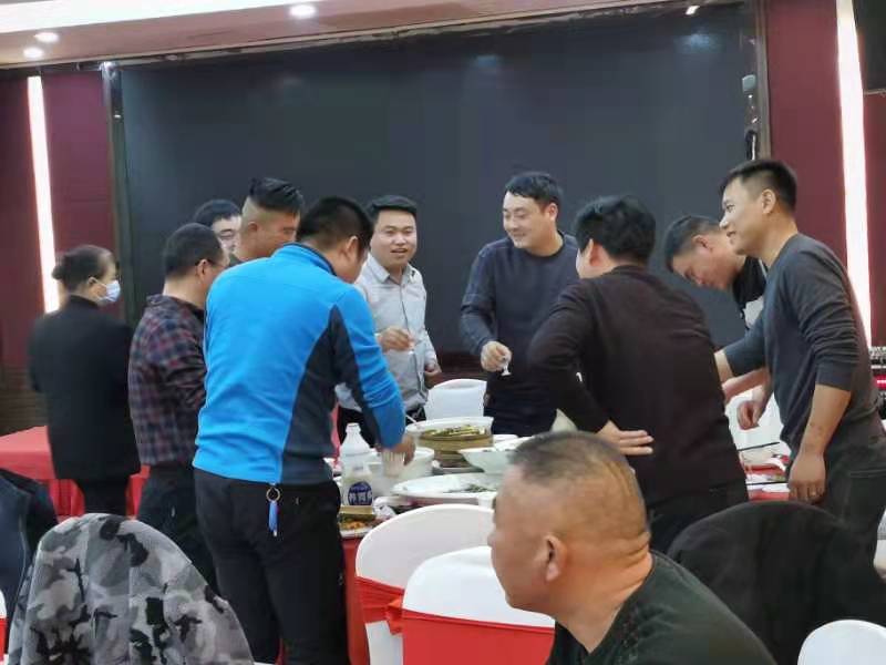 與會來賓，觥籌交錯，一觴一詠