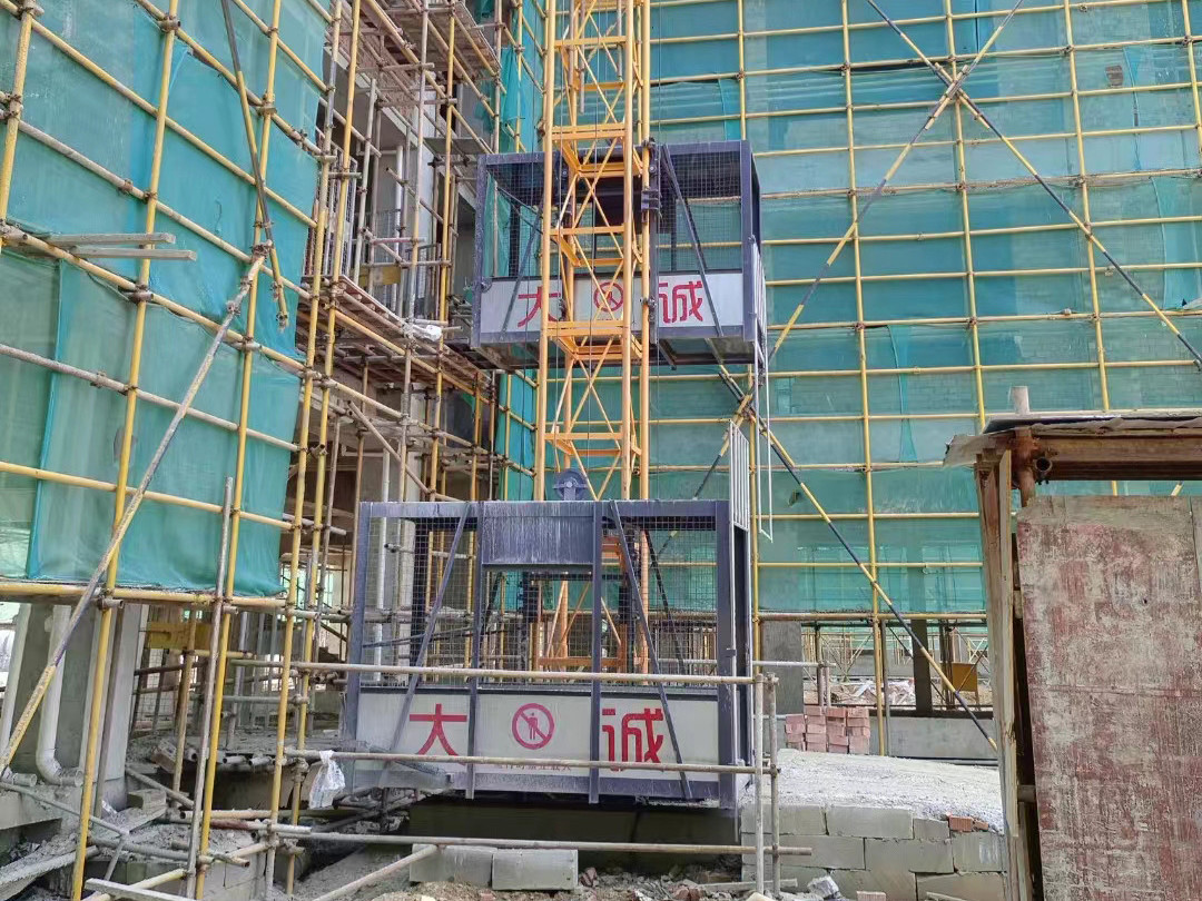 鋼絲繩物料機(jī)在建筑領(lǐng)域中有哪些具體應(yīng)用案例？